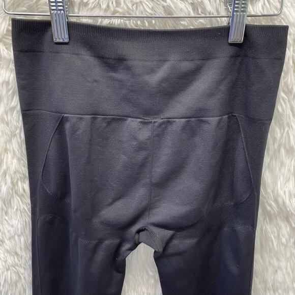 Fabletics Black Leggings Detail on Ankles Size Small - Picture 5 of 11